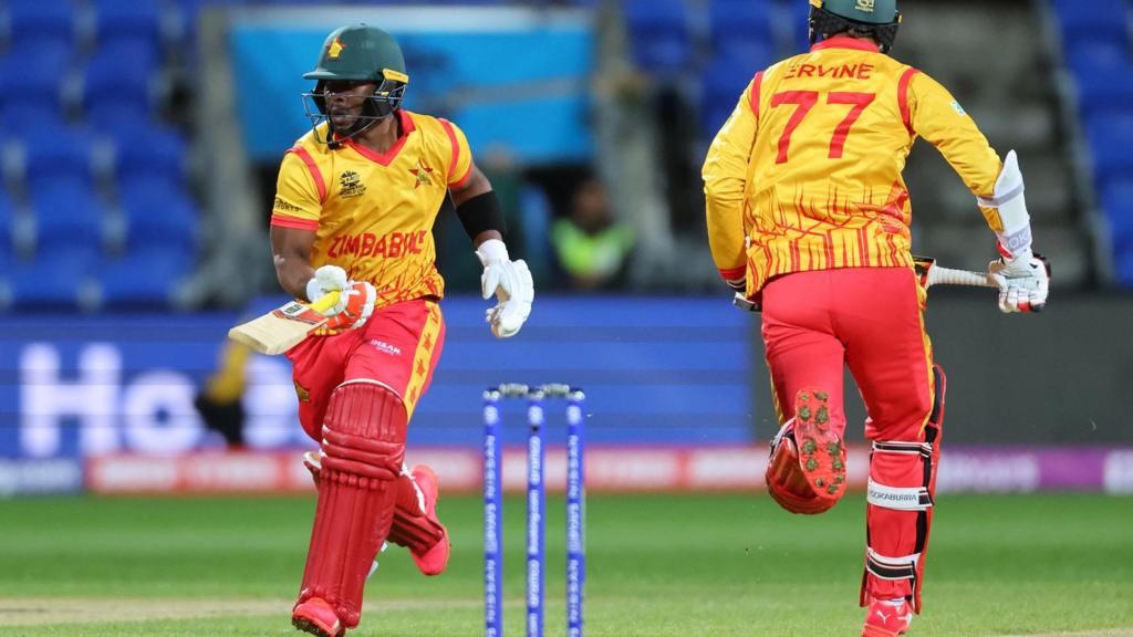 Zimbabwe's Craig Ervine (R) and Regis Chakabva run between the wickets