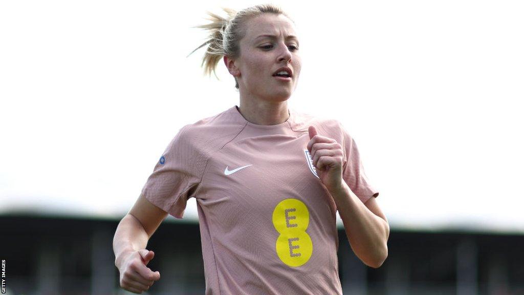 Leah Williamson training with England