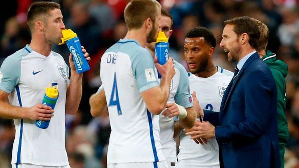 Gareth Southgate talks to England players