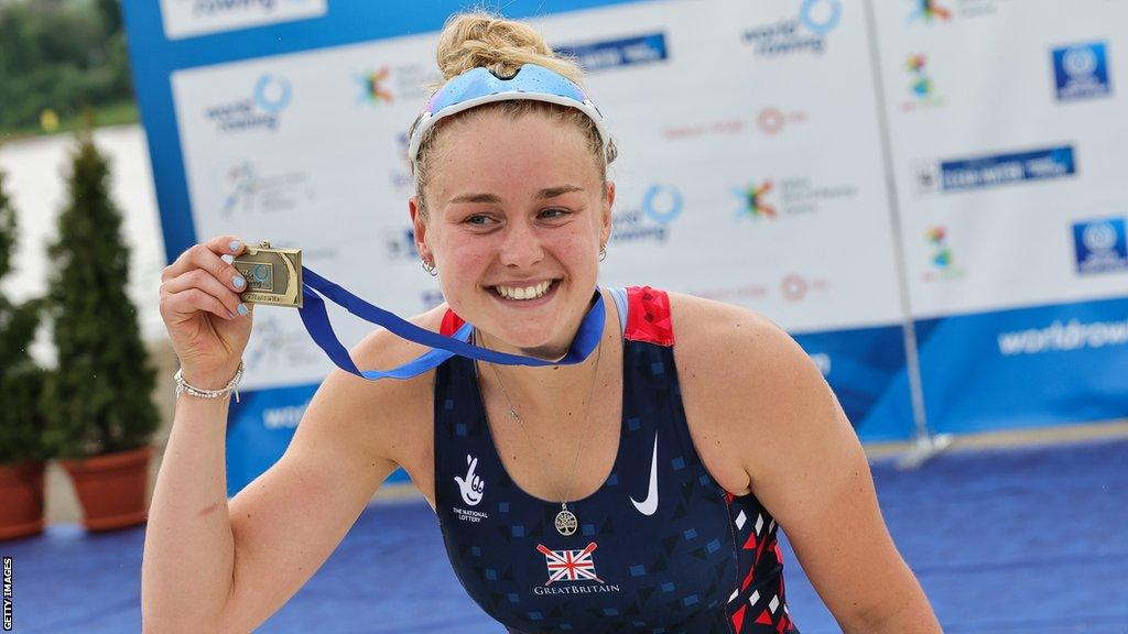 Hannah Scott with her medal