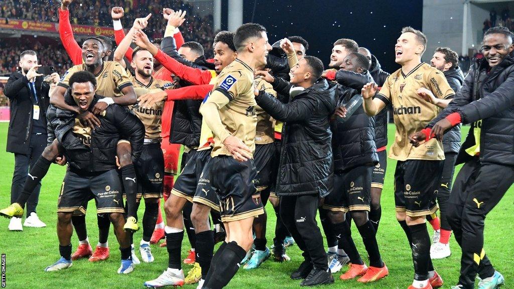 Lens celebrate beating PSG