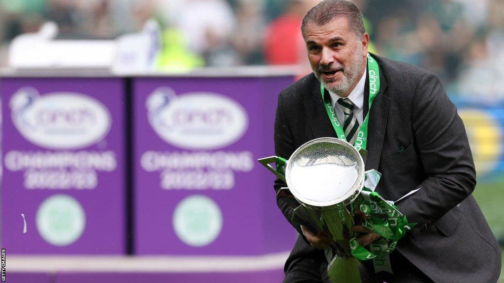 Ange Postecoglou holding the Scottish Premiership trophy