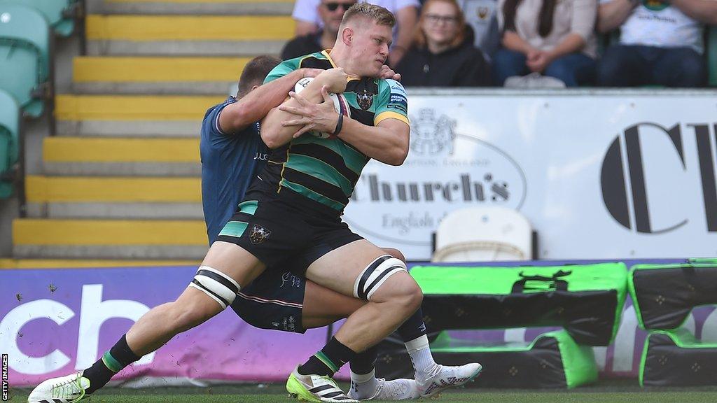 Tom Pearson crosses for a try against Doncaster Knights