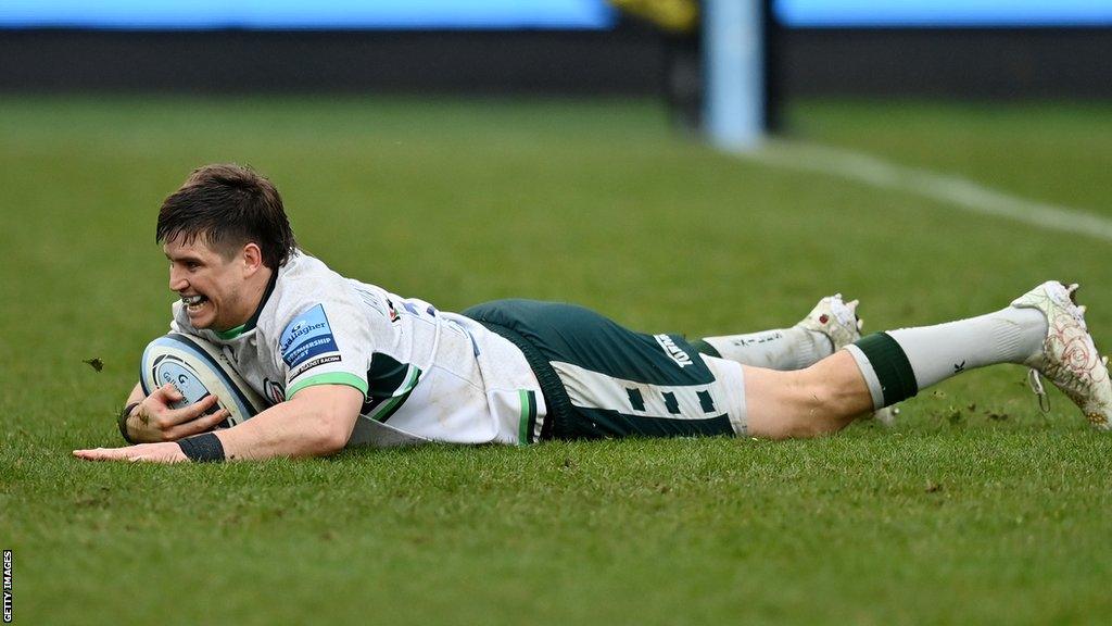 Benhard Janse van Rensburg scores a try for London Irish