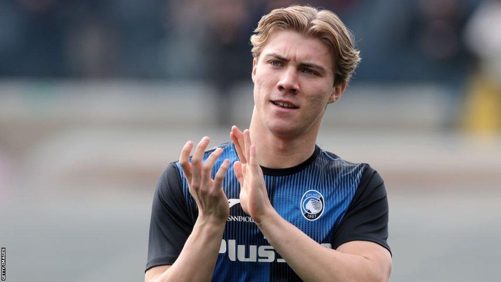 Rasmus Hojland applauding Atalanta supporters