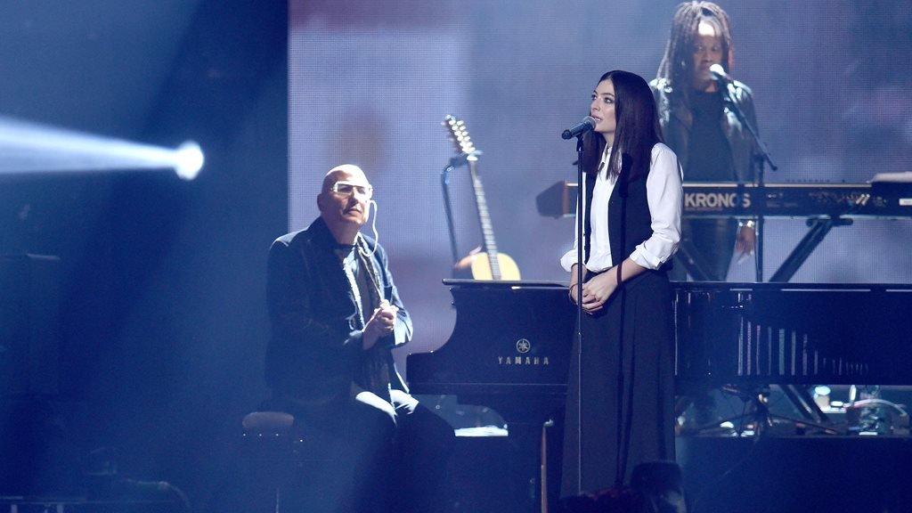 Lorde at the 2016 Brits