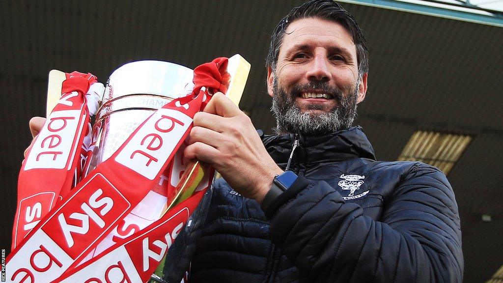 Danny Cowley lifts the League Two trophy as Lincoln City manager in 2019