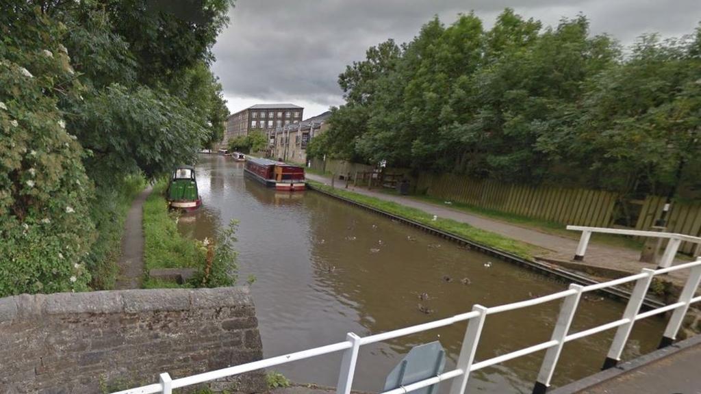 Leeds Liverpool canal in Skipton