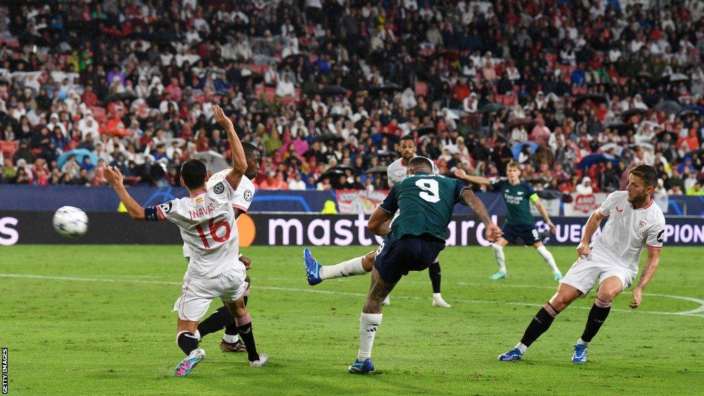 Gabriel Jesus scores for Arsenal