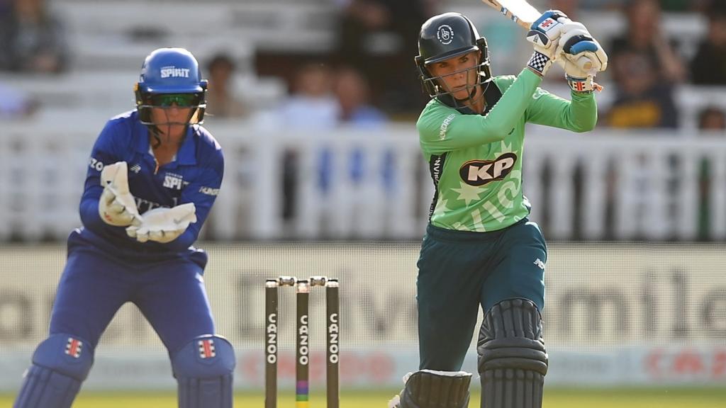 Lauren Winfield-Hill bats for Oval Invincibles