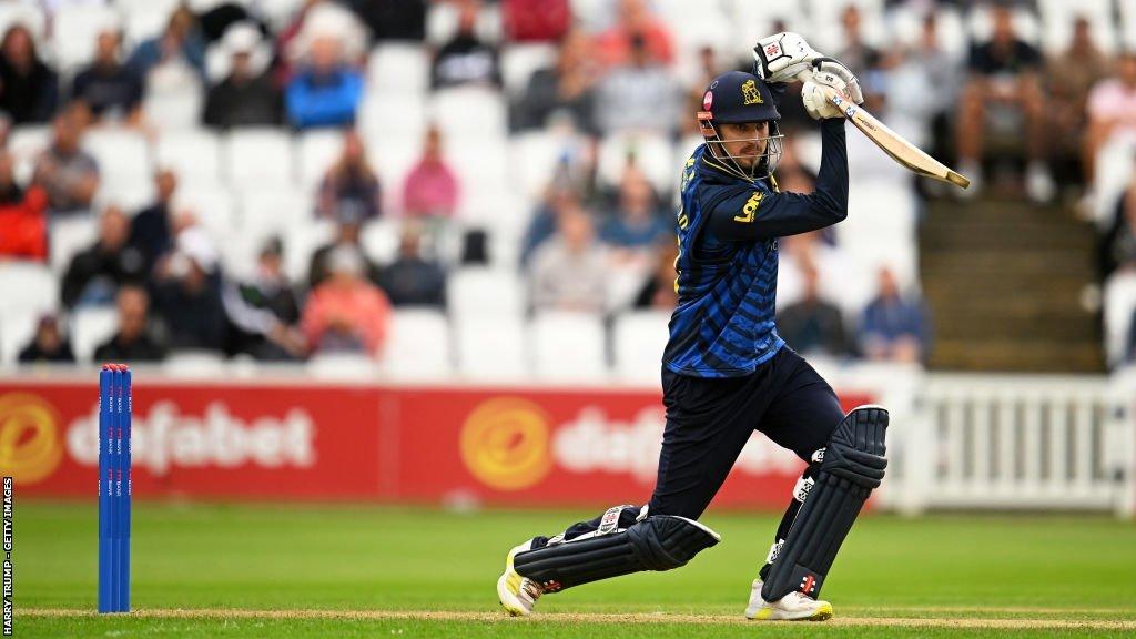 Warwickshire all-rounder Ed Barnard hit 36 and two wickets in the Bears' thumping of Gloucestershire