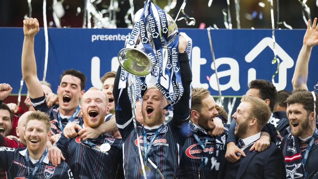 Ross County captain Andrew Davies lifts the Scottish League Cup