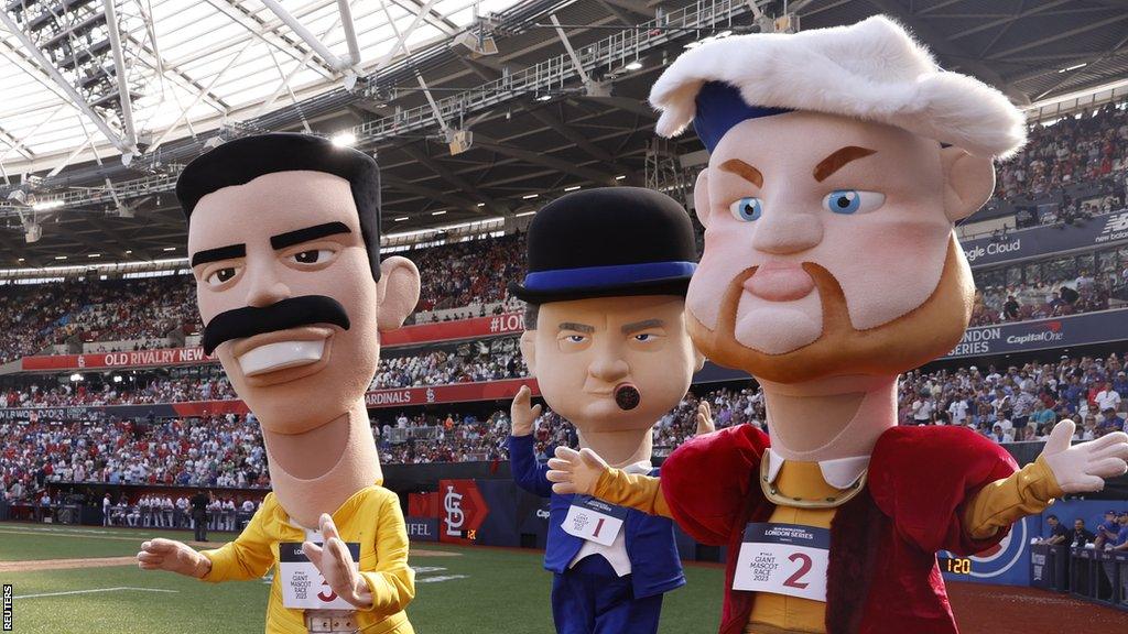 Freddie Mercury, Winston Churchill and Henry VIII mascots race at the MLB London Series