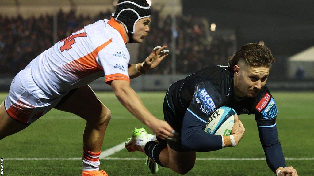 Kyle Rowe plunged in for the game's opening try at Scotstoun