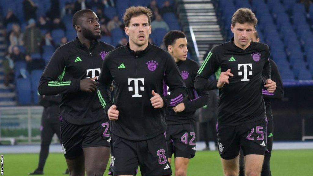 Bayern Munich players running during training