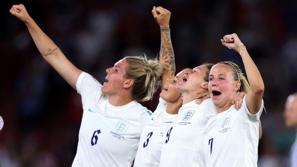 england-team-celebrating.