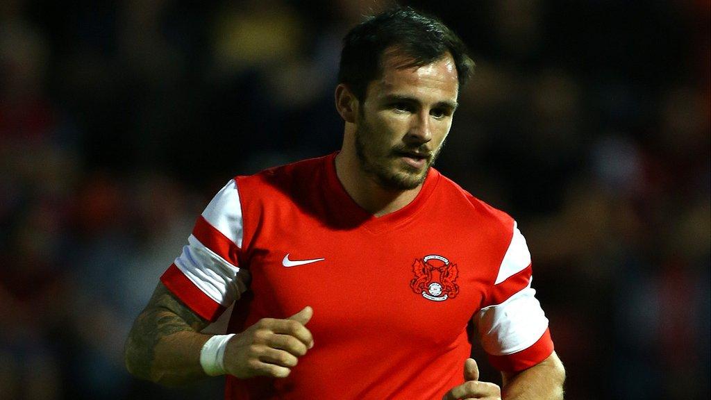 Chris Dagnall playing for Leyton Orient