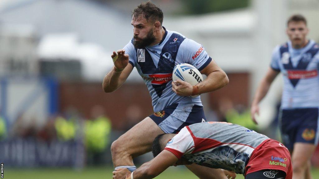 Alex Walmsley was tackled by John Asiata during St Helens' Challenge Cup defeat by Leigh on Saturday and will now miss the rest of the season with an MCL injury