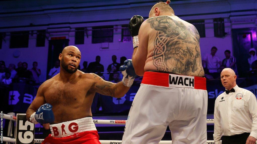 Frazer Clarke throws punch at Mariusz Wach