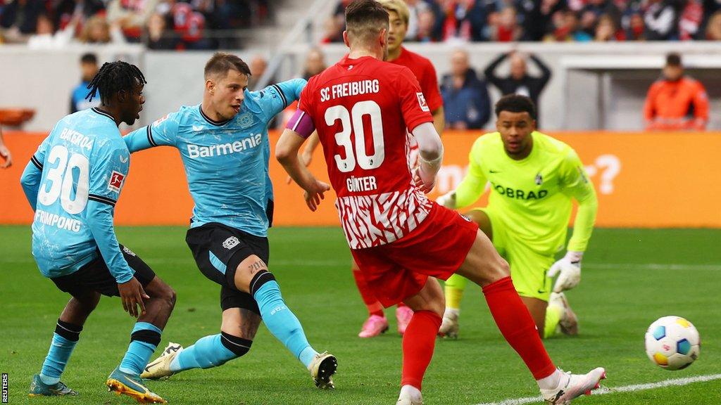 Adam Hlozek scores against Freiburg