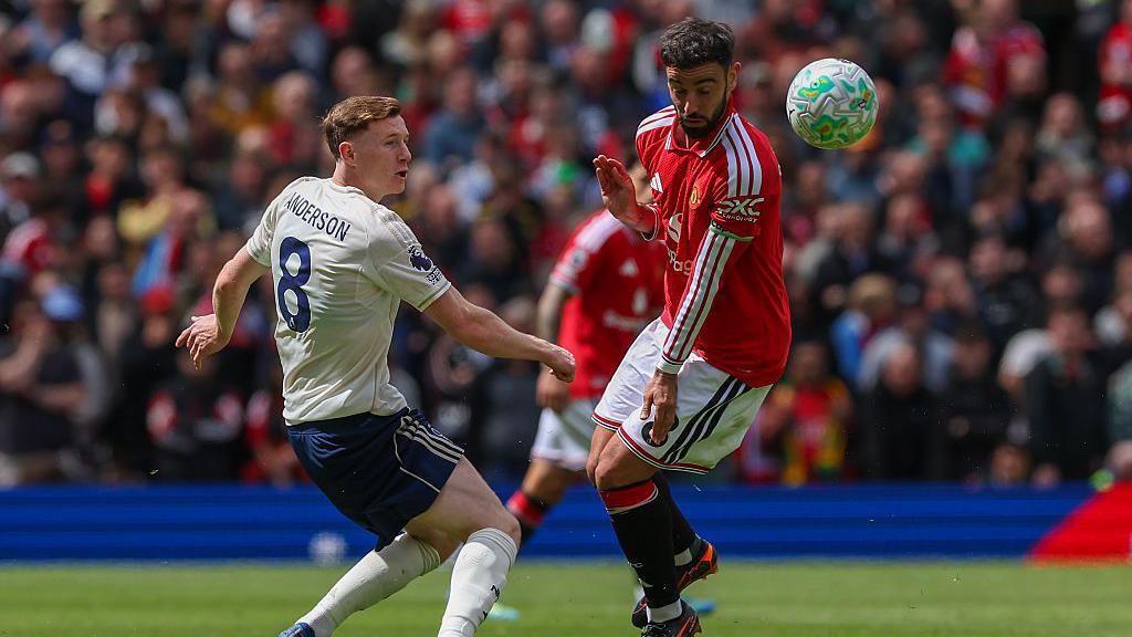 Nottingham Forest's Elliot Anderson passes the ball under pressure from Manchester United's Bruno Fernandes