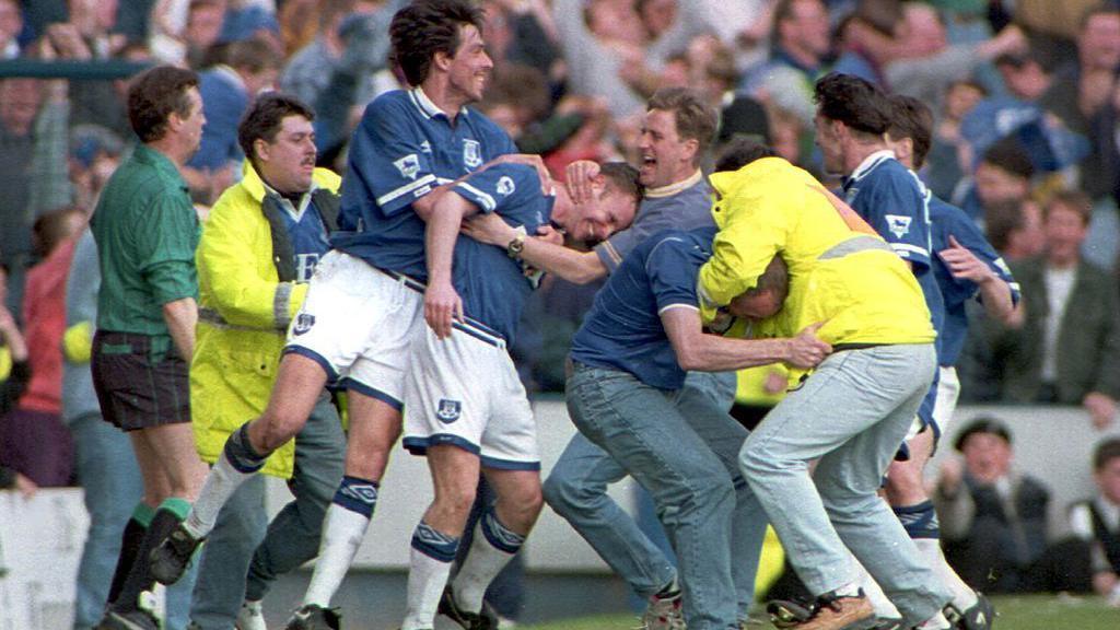 Everton bench celebrates their win over Wimbledon in 1994