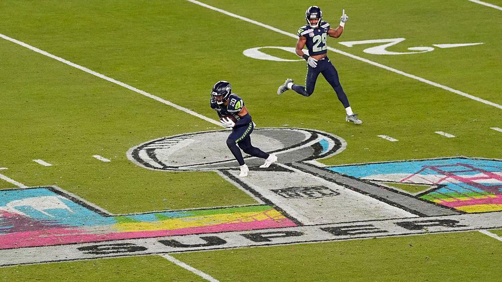 Julian Love intercepts Drake Maye