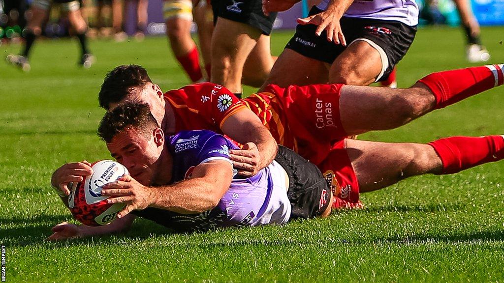 Cornish Pirates players scores a try at Cambridge