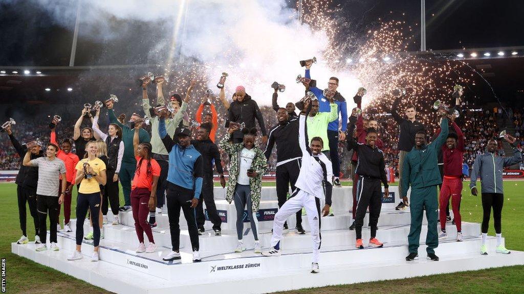 The 2022 Diamond League winners celebrate with their trophies