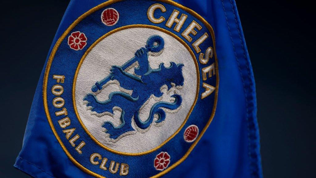 Chelsea badge on a corner flag