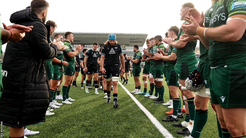 Justin Tipuric leads Ospreys off pitch