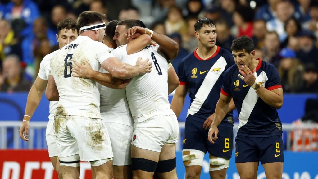 England celebrate Ben Earl's try