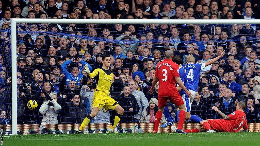 Steven Naismith scores for Everton