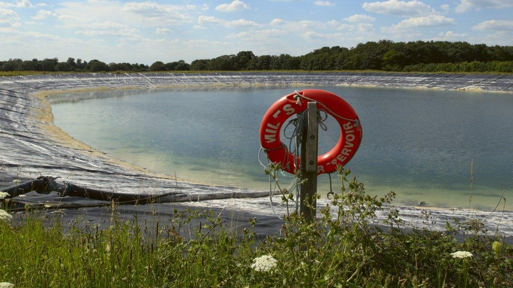 Reservoir and safety ring