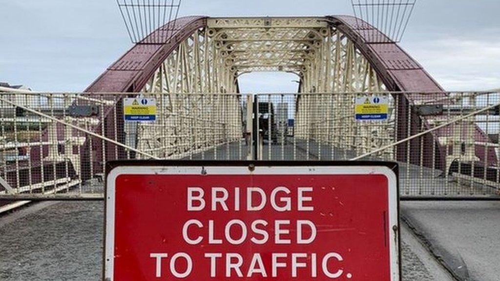 Bridge closed sign