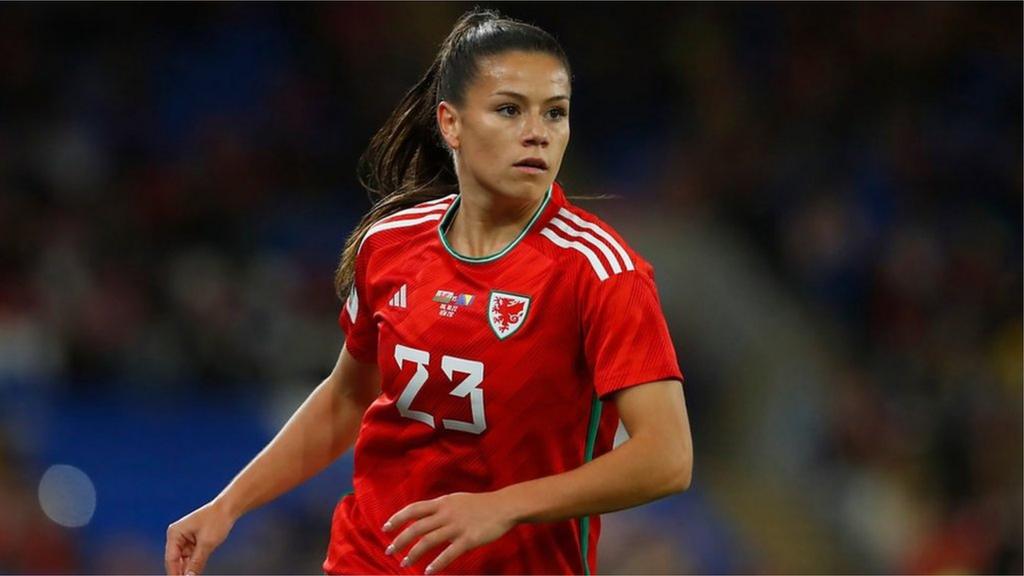 Wales: Ffion Morgan 'still starstruck' by team-mate Jess Fishlock - BBC ...