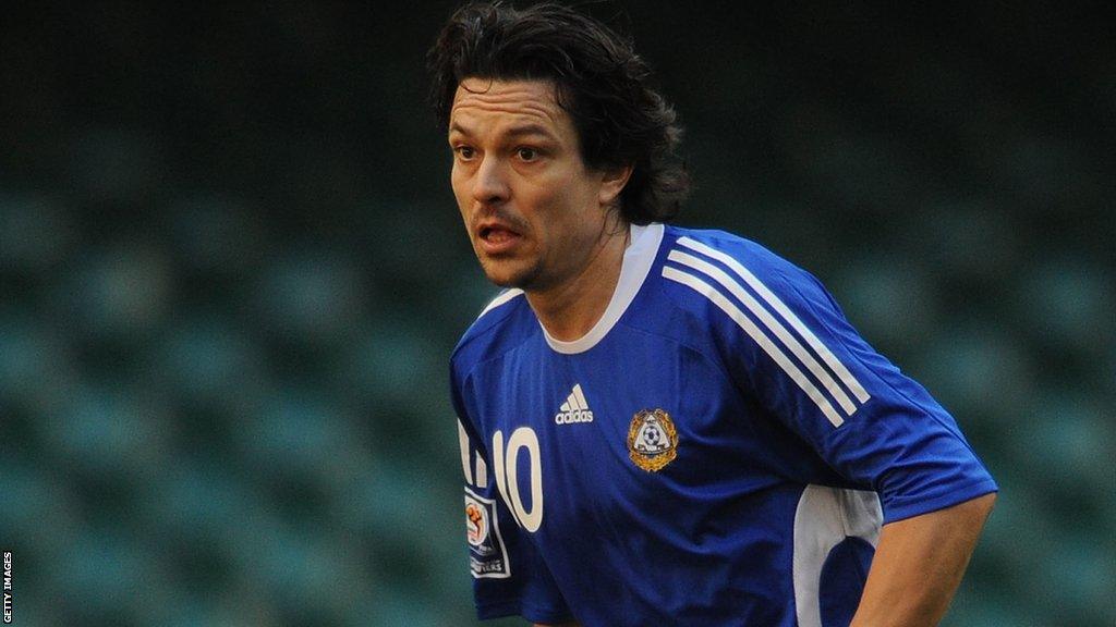 Jari Litmanen playing for Finland in 2009