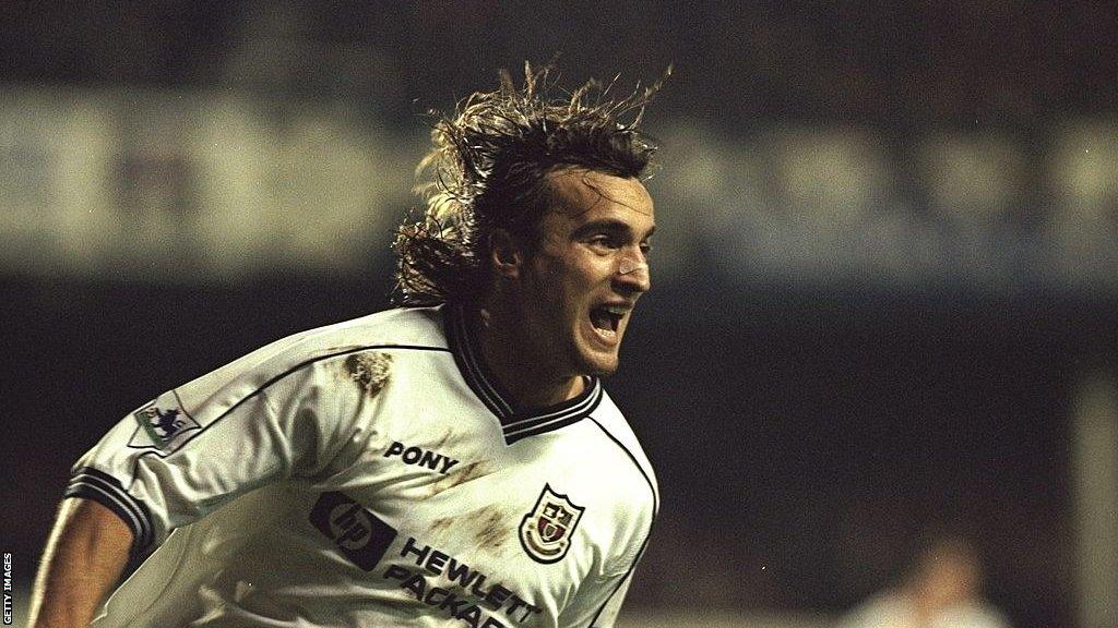 David Ginola in action for Tottenham