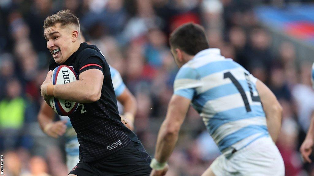 Jack van Poortvliet playing against Argentina at Twickenham in November 2022