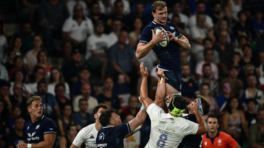 Richie Gray receives a lineout for Scotland against France