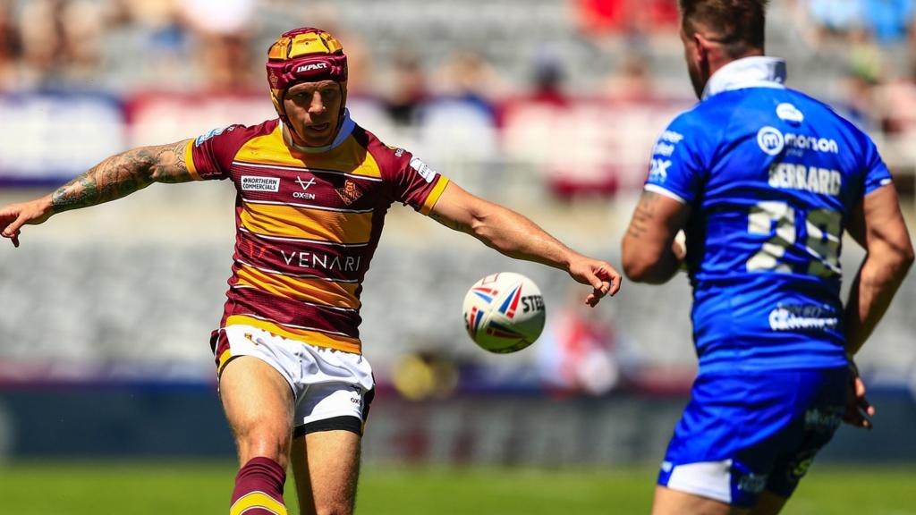 Theo Fages of Huddersfield Giants plays during Betfred Super League