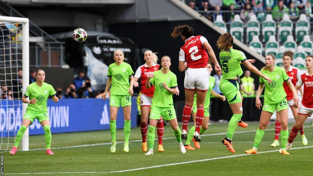 Rafaelle Souza scores for Arsenal