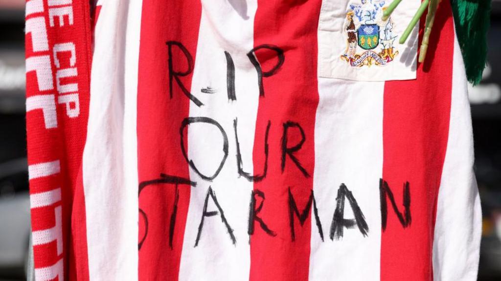 A football shirt left at Sheffield United's ground, Bramall Lane, in tribute to Baldock with the message 'RIP OUR STARMAN'