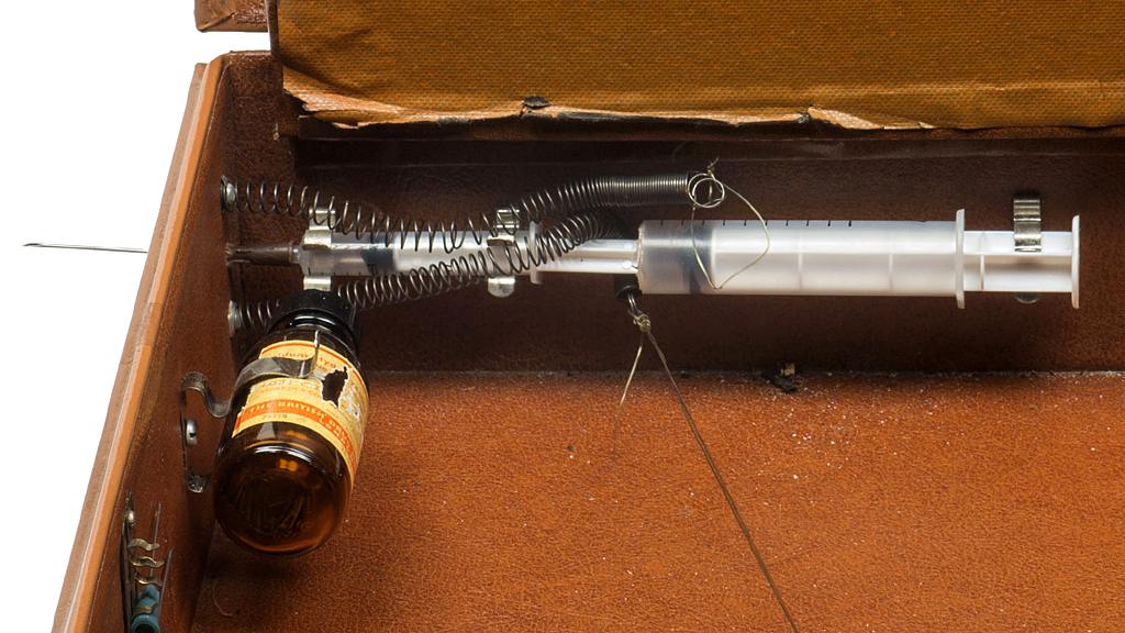 Briefcase with syringe and poison (never used) - Ronnie and Reggie Kray, 1968 (detail)