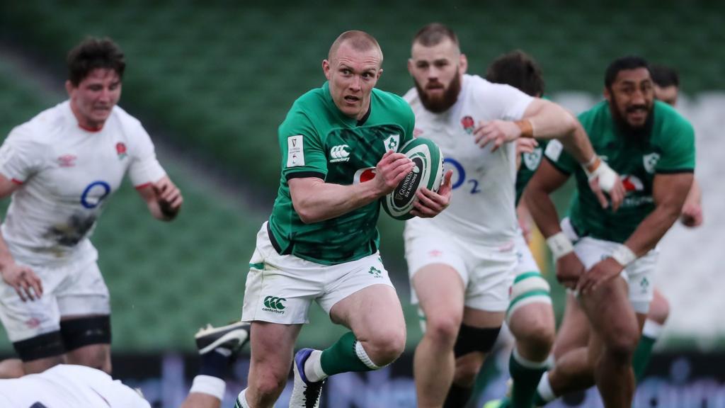 Keith Earls on his way to scoring the first try