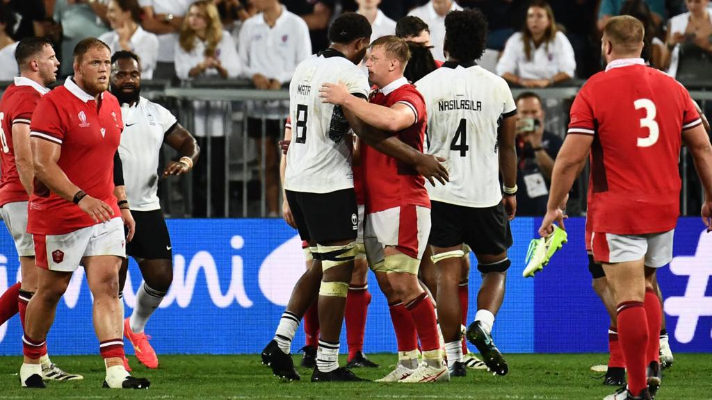 Wales and Fiji players shake hands