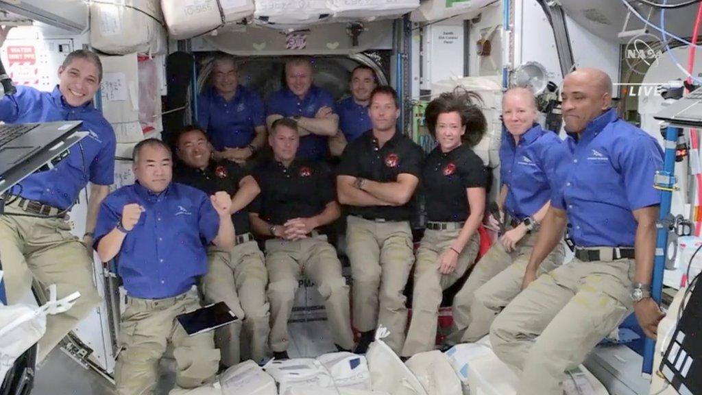 astronauts-on-the-iss.