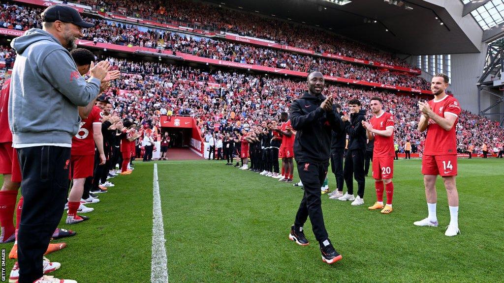 Naby Keita gets a guard of honour from his teammates in his final game at Anfield