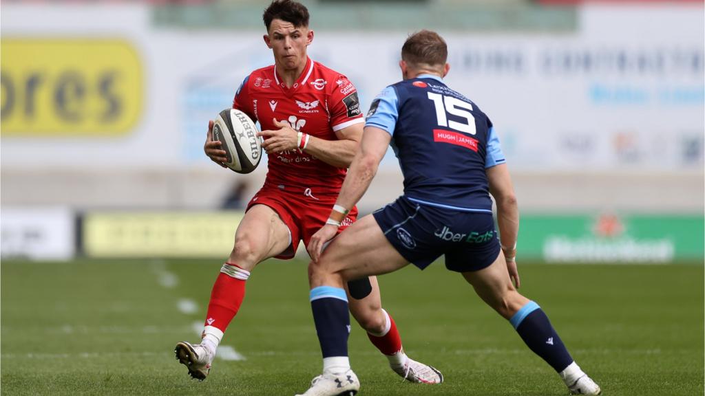 Scarlets' Tom Rogers and Cardiff's Hallam Amos