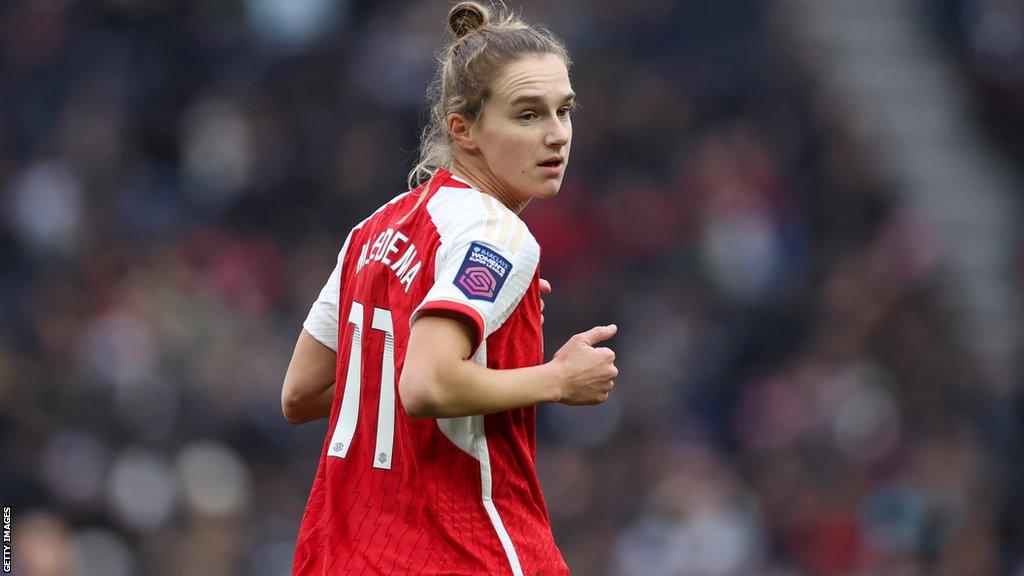 Vivianne Miedema playing for Arsenal